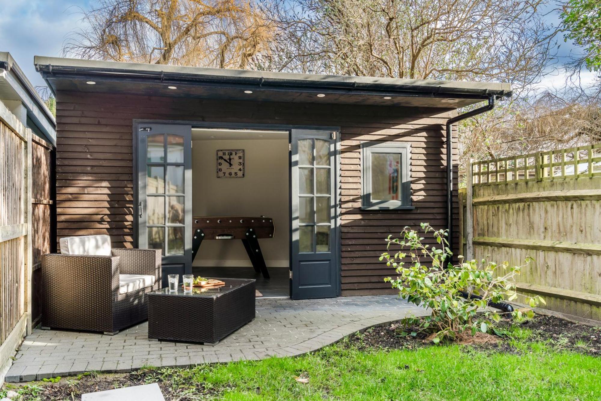 Cozy 3 Bedroom Terrace Cottage In Epsom Exterior foto