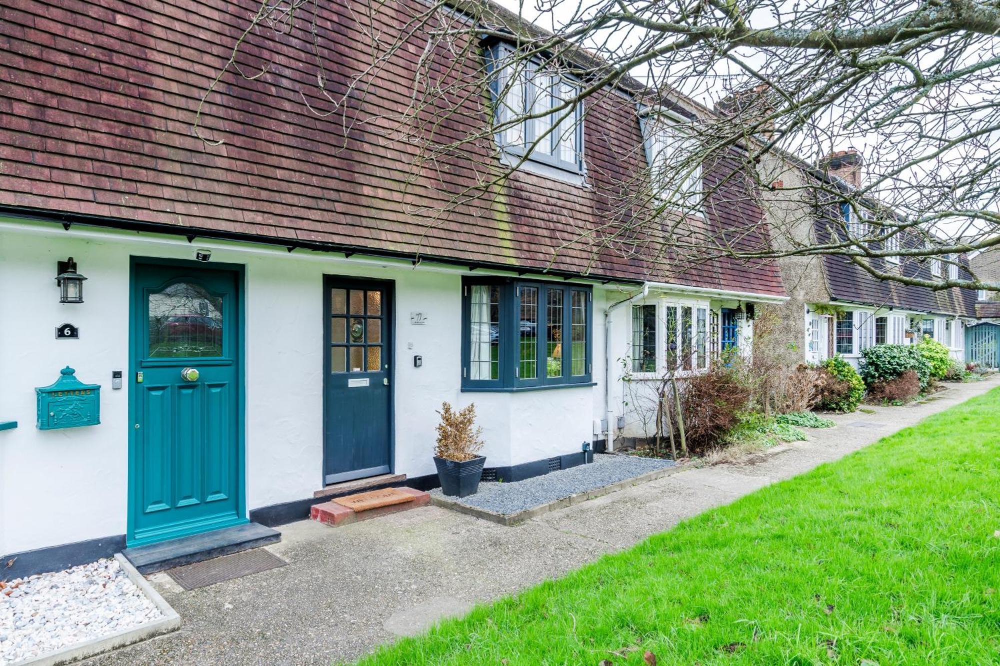 Cozy 3 Bedroom Terrace Cottage In Epsom Exterior foto