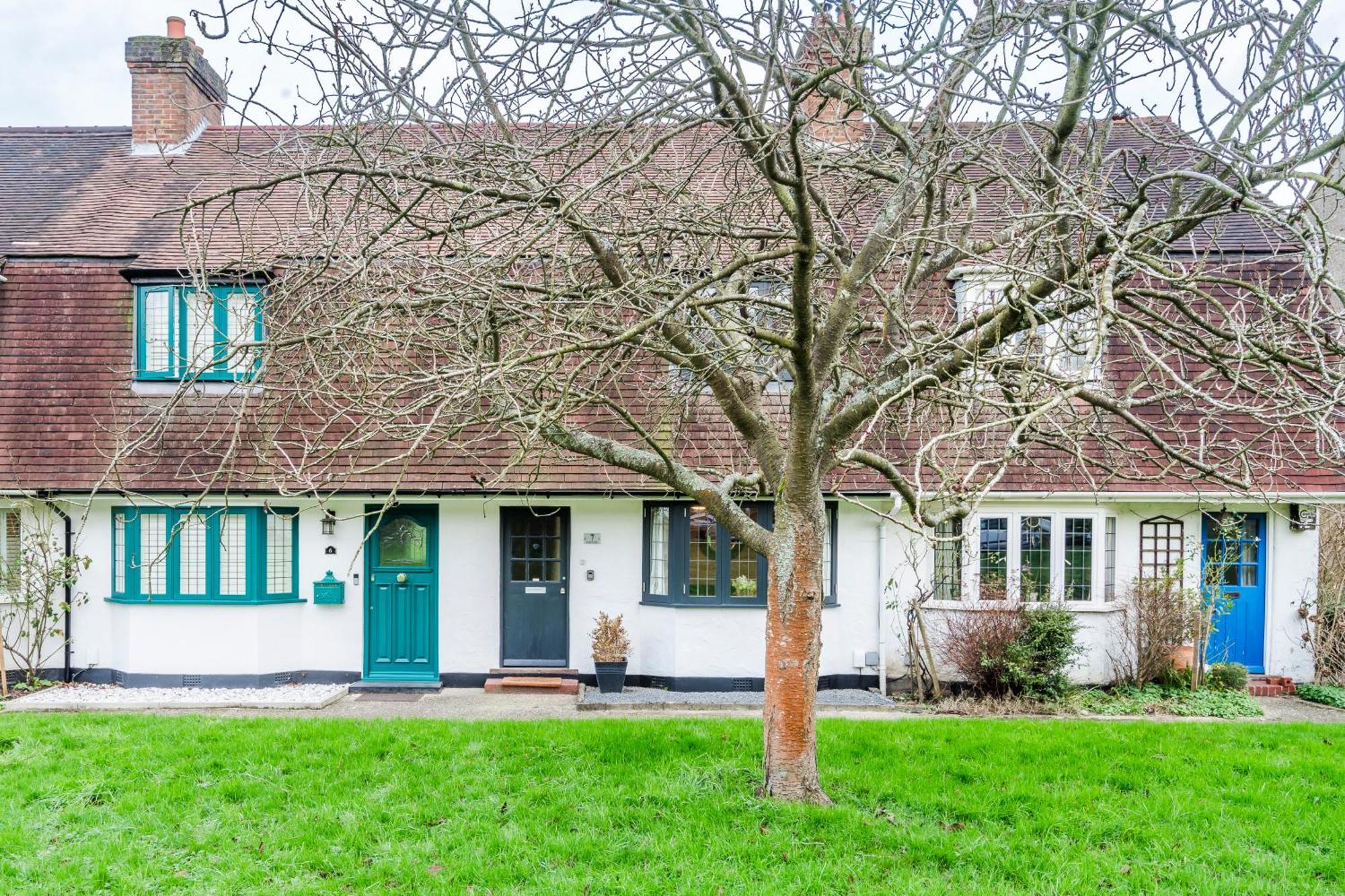 Cozy 3 Bedroom Terrace Cottage In Epsom Exterior foto