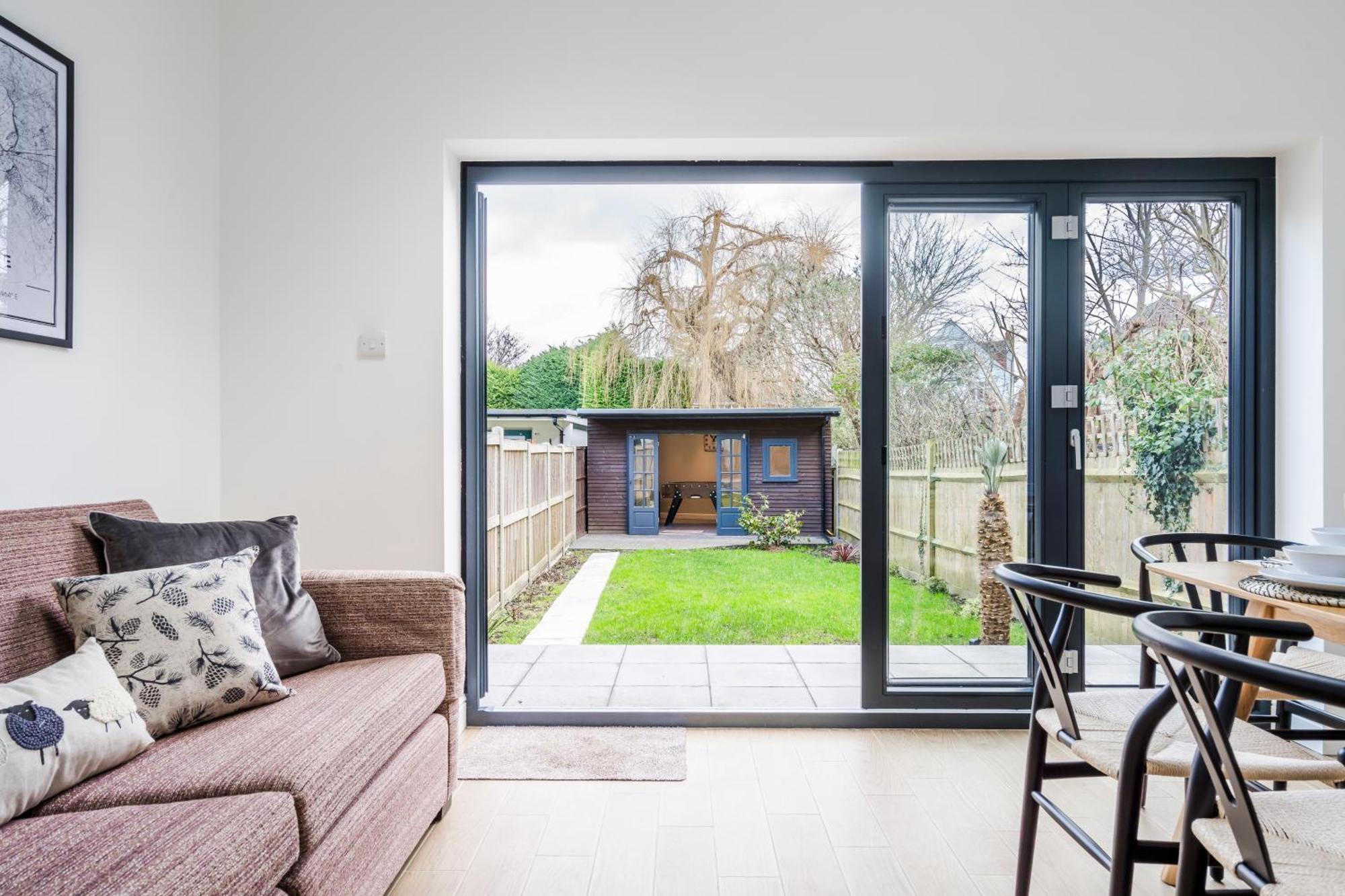 Cozy 3 Bedroom Terrace Cottage In Epsom Exterior foto