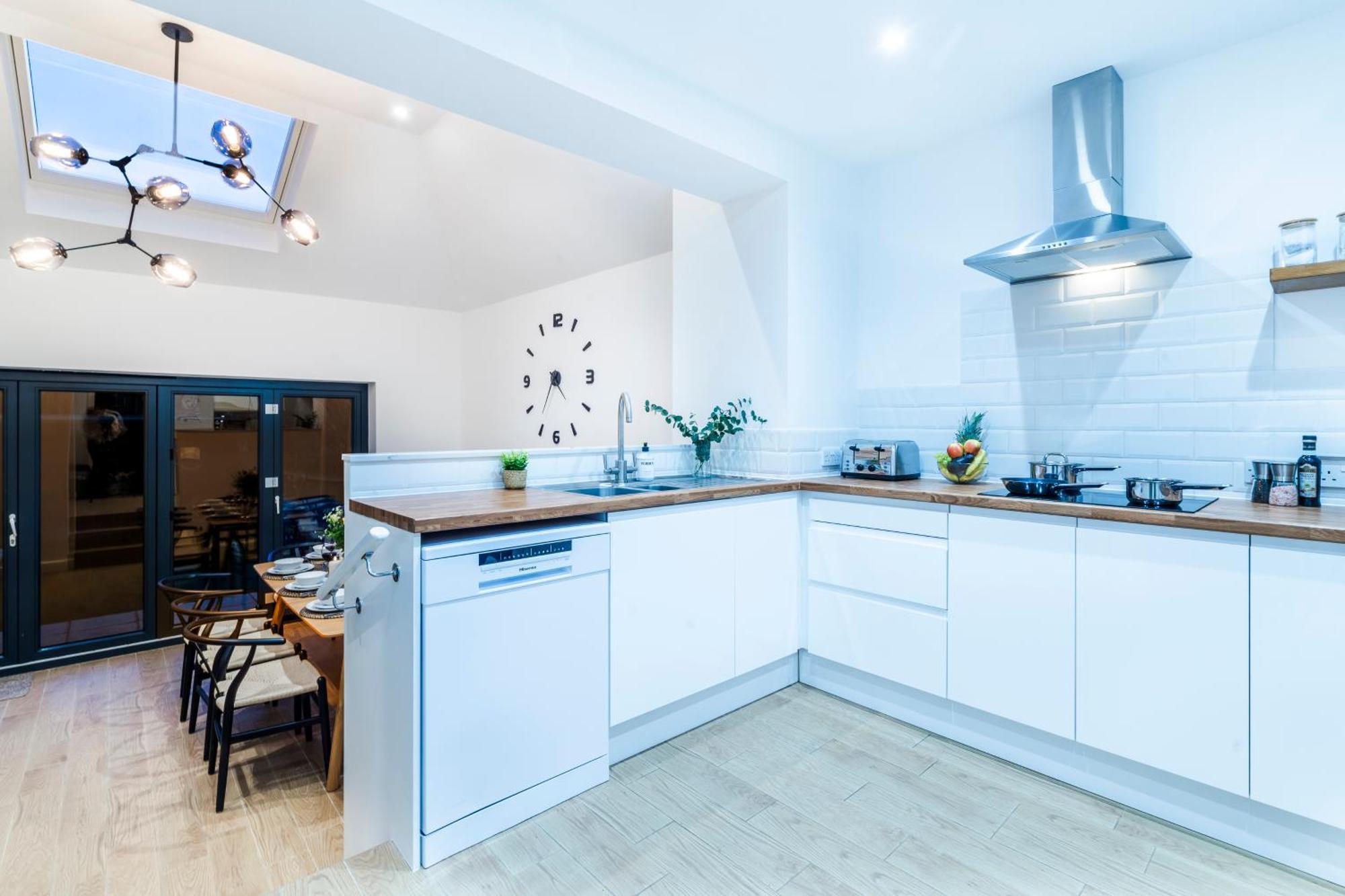 Cozy 3 Bedroom Terrace Cottage In Epsom Exterior foto